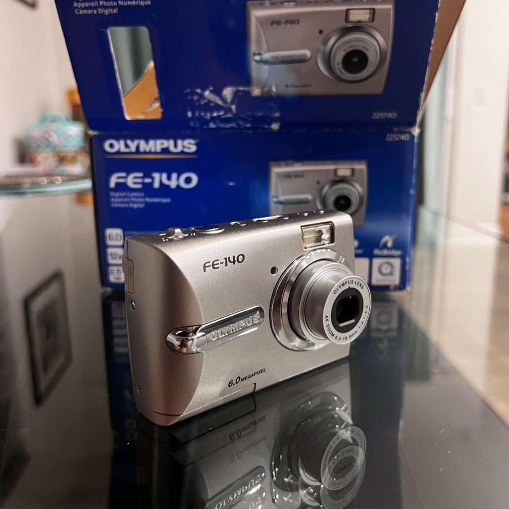 Olympus FE-140 silver digital camera brand new comes...