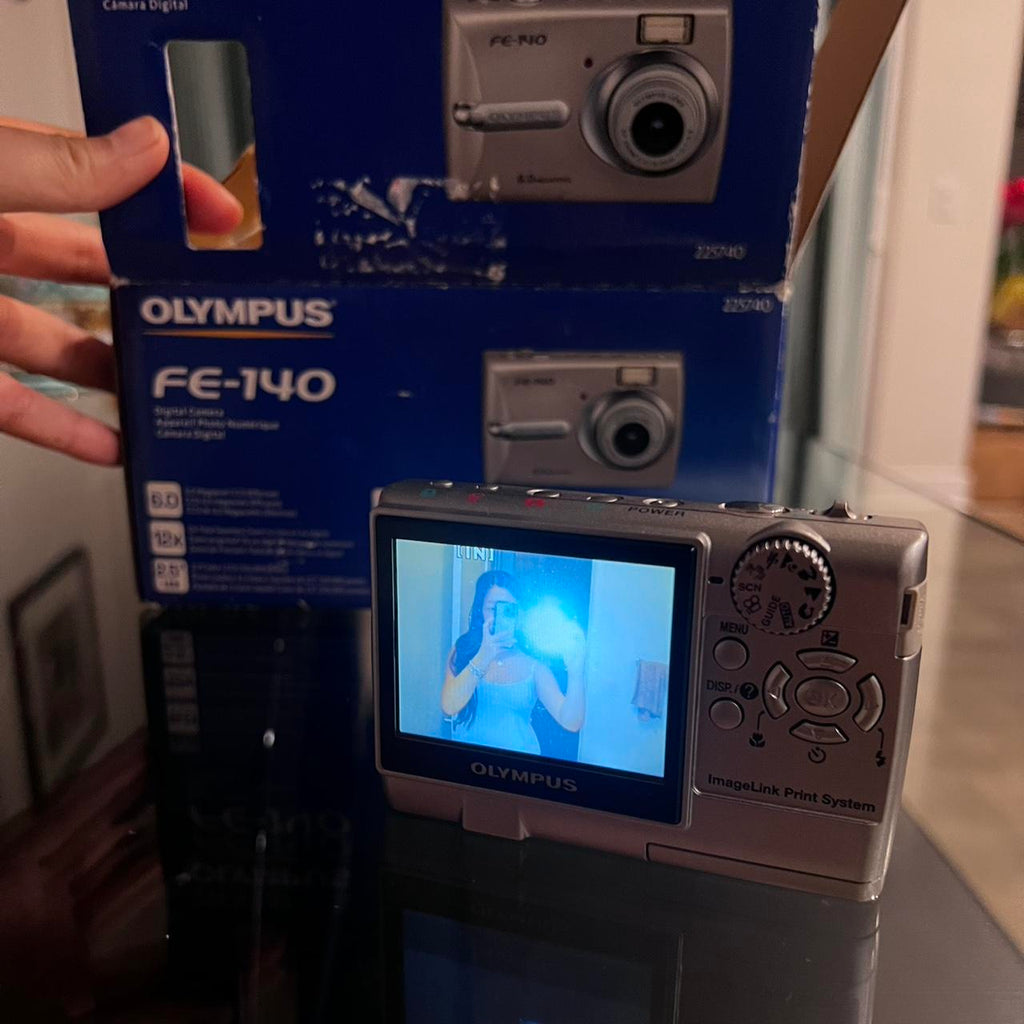 Olympus FE-140 silver digital camera brand new comes...