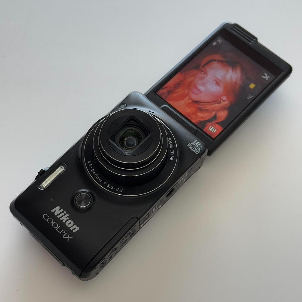 Nikon Coolpix S6900 Digital Camera Bundle♡Comes...