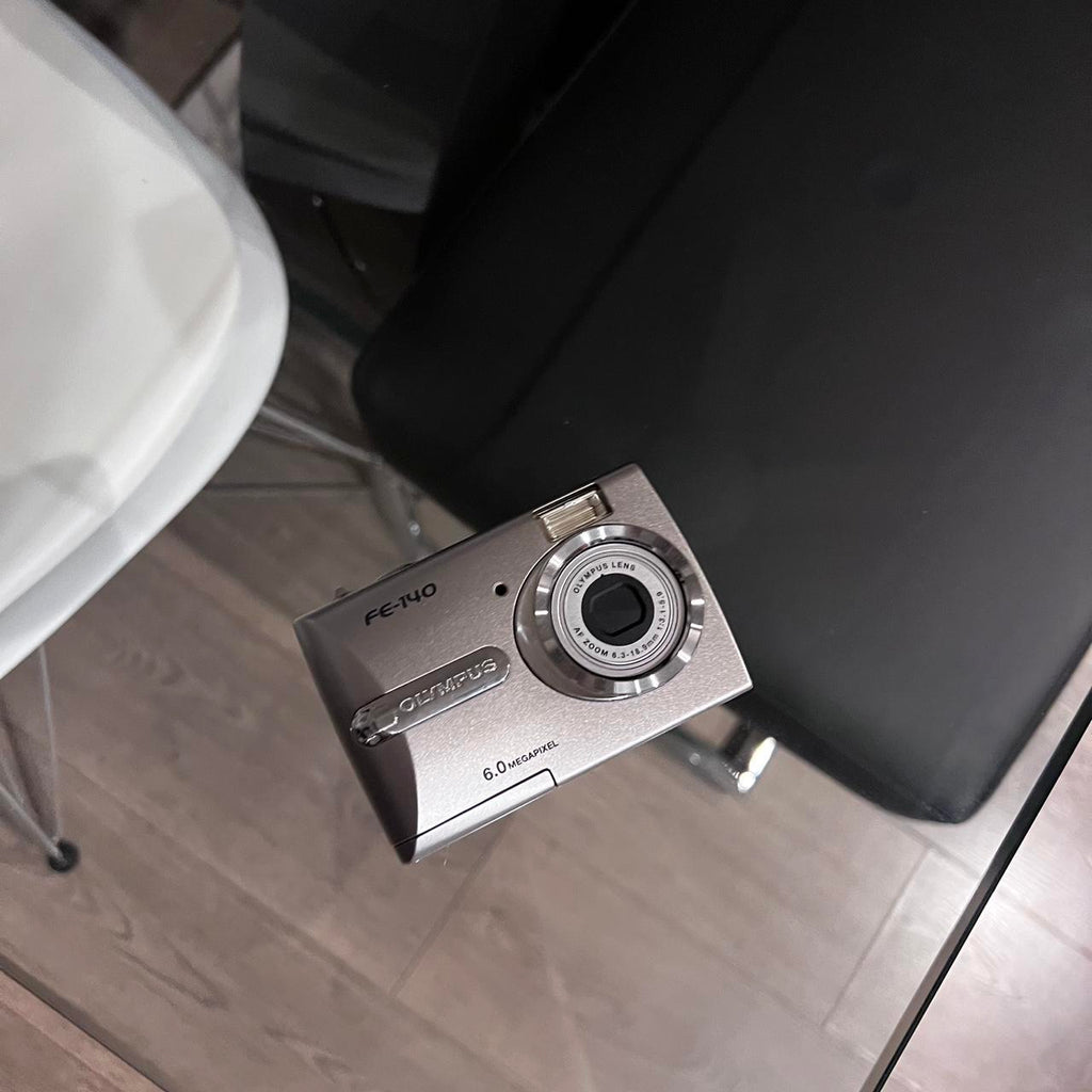 Olympus FE-140 silver digital camera brand new comes...