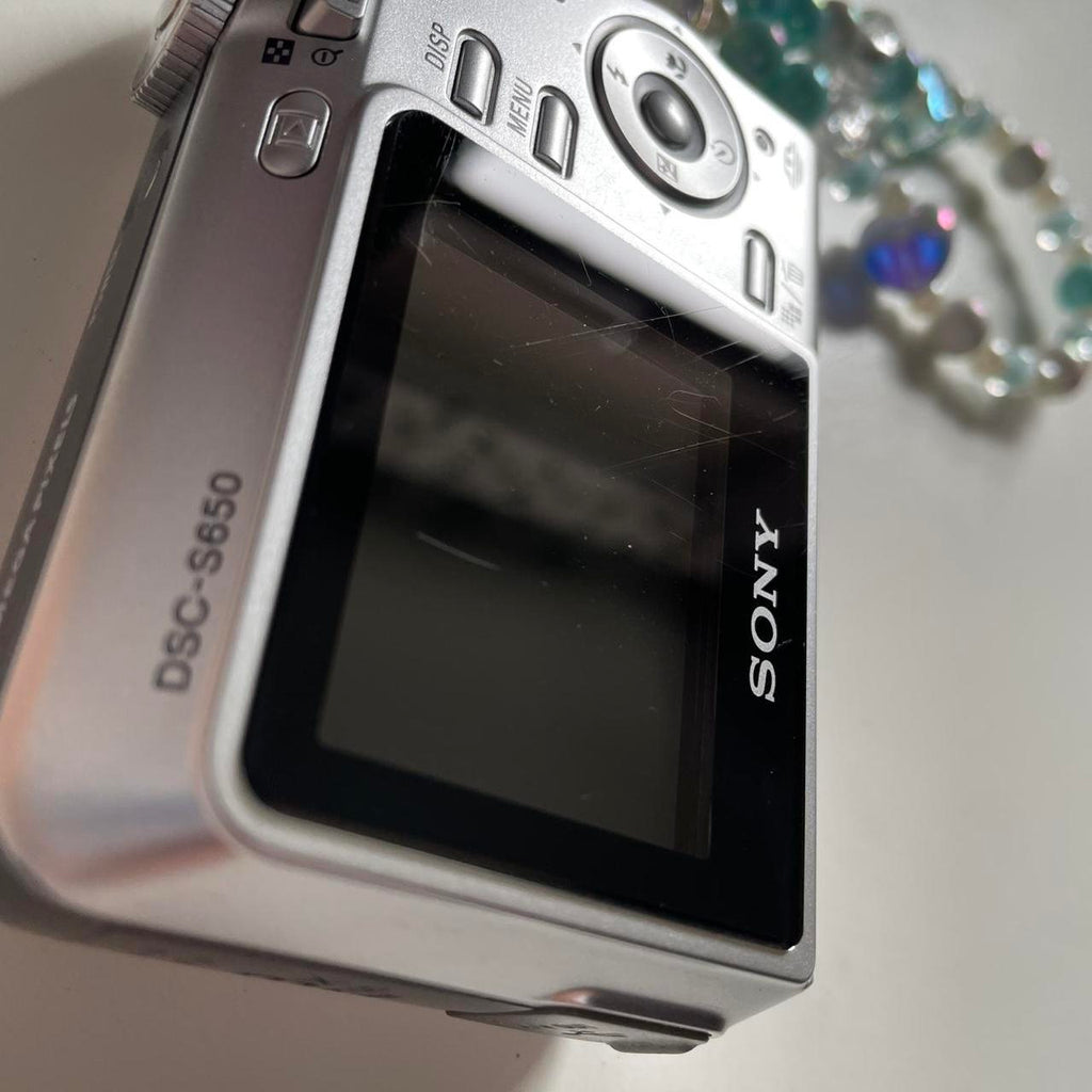 Sony Cybershot DSC-S650This cute little Sony...